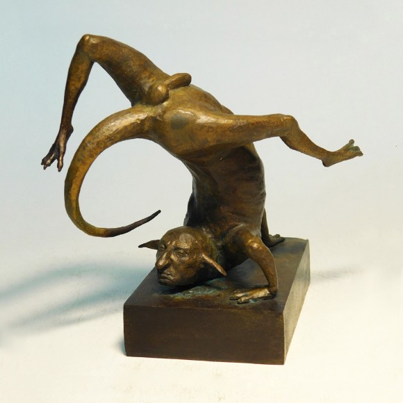 Sculpture Catching the tail, author Dmytro Shevchuk